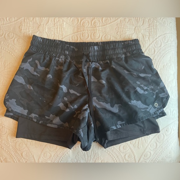 RBX Pants - RBX women’s jogging shorts w/ thigh leg lining. Like new. Black/ grey camo.